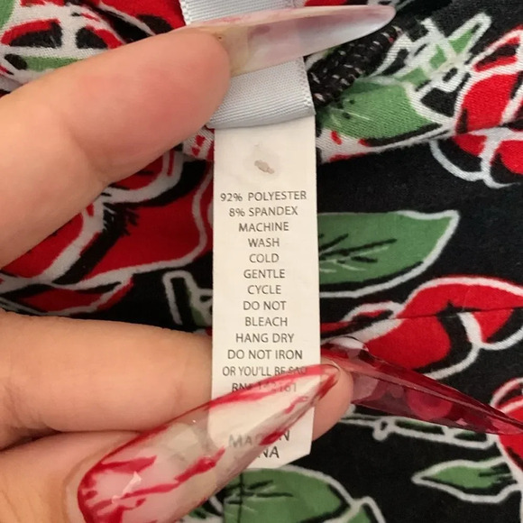 LulaRoe Disney Rose Print Leggings - Picture 4 of 4